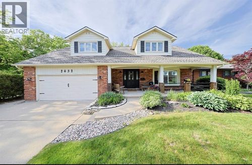2632 Hamilton Rd, Bright's Grove, ON, N0N1C0 | Card Image