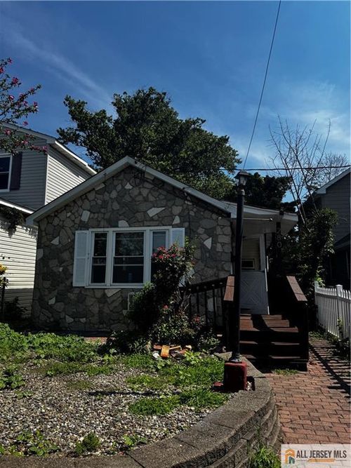 280 Shoreland Cir, South Amboy, NJ, 08879-2765 | Card Image