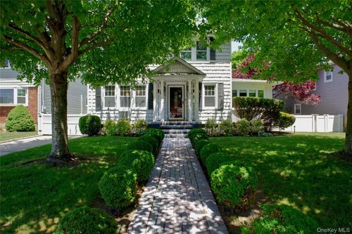 7 Abrams Pl, Lynbrook, NY, 11563-4201 | Card Image