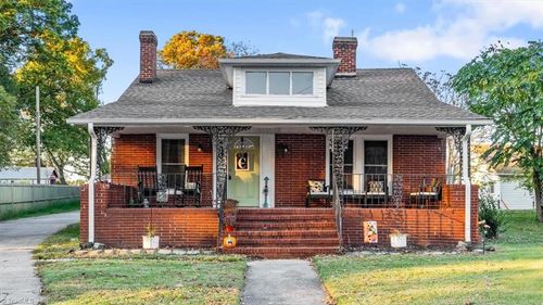 804 Wentworth St, Reidsville, NC, 27320-2120 | Card Image