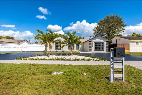 0-19541 Nw 57th Ct, Hialeah, FL, 33015-4968 | Card Image