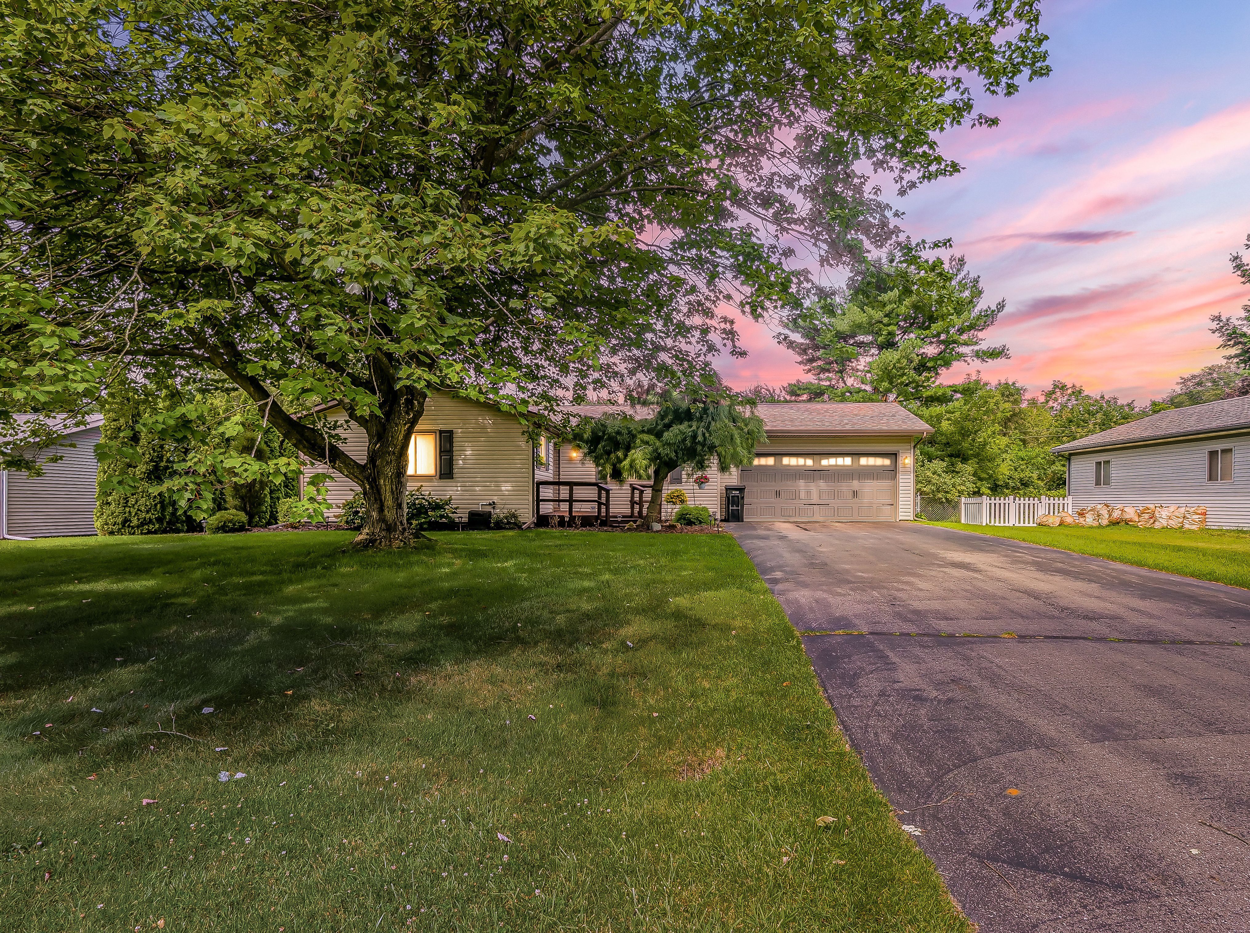 Wildflower Ln, Brighton, MI 48116