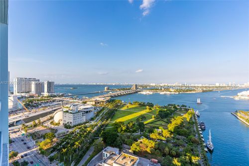 3003-900 Biscayne Blvd, Miami, FL, 33132-1566 | Card Image