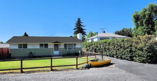 610 W Pear Ave, Selah, WA, 98942-1036 | Card Image