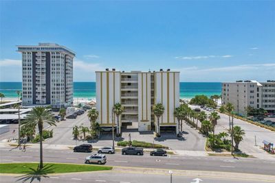 402 - 17450 Gulf Boulevard, Condo with 3 bedrooms, 3 bathrooms and null parking in Redington Shores FL | Image 1