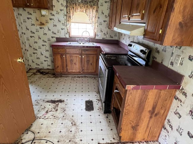 209 Thomas Ave, House other with 3 bedrooms, 2 bathrooms and null parking in Nutter Fort WV | Image 16