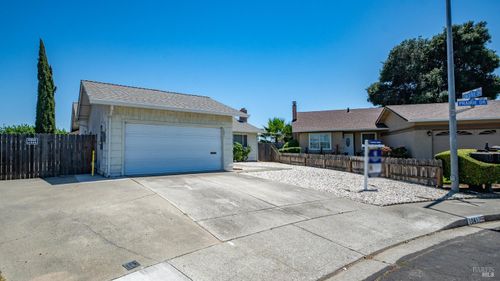 1041 Prairie Dr, Suisun City, CA, 94585-2902 | Card Image