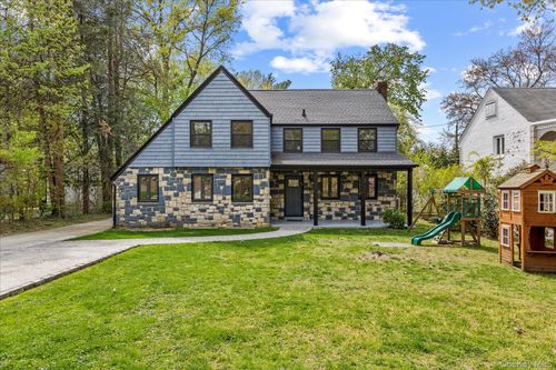11 Brook Ln, Great Neck, NY, 11023-1906 | Card Image