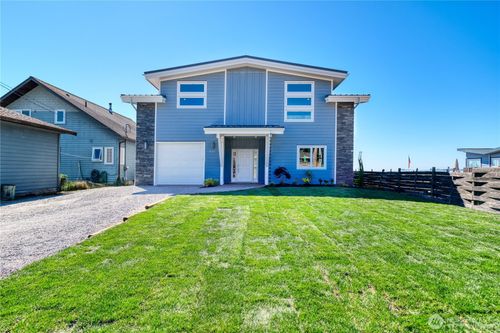 631 Freeman Ln, Point Roberts, WA, 98281-8606 | Card Image