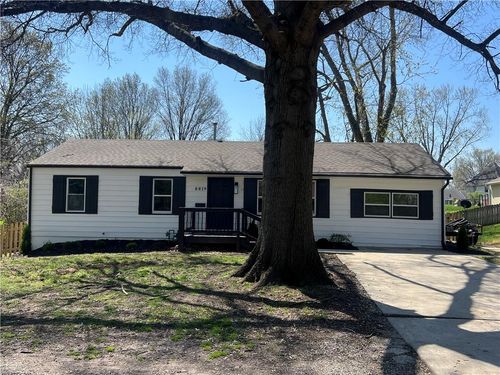 8819 E 80th Ter, Raytown, MO, 64138-1502 | Card Image