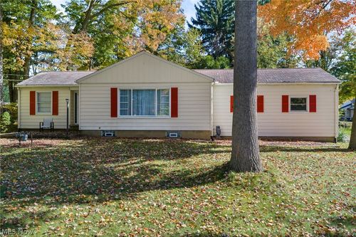 325 Westview Ave, Wadsworth, OH, 44281-1136 | Card Image