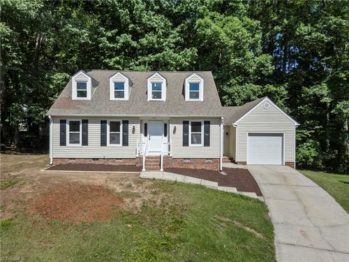 942 Chatfield Dr, Jamestown, NC, 27282-9028 | Card Image