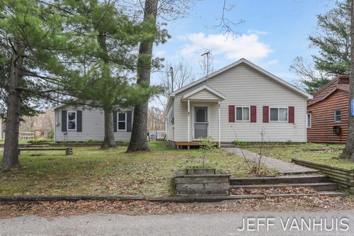 10138 S Lakeside Ridge Rd, Baldwin, MI, 49304-8821 | Card Image