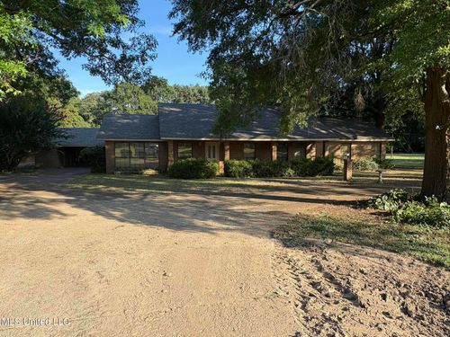 203 Oak Ct, Hollandale, MS, 38748-3245 | Card Image
