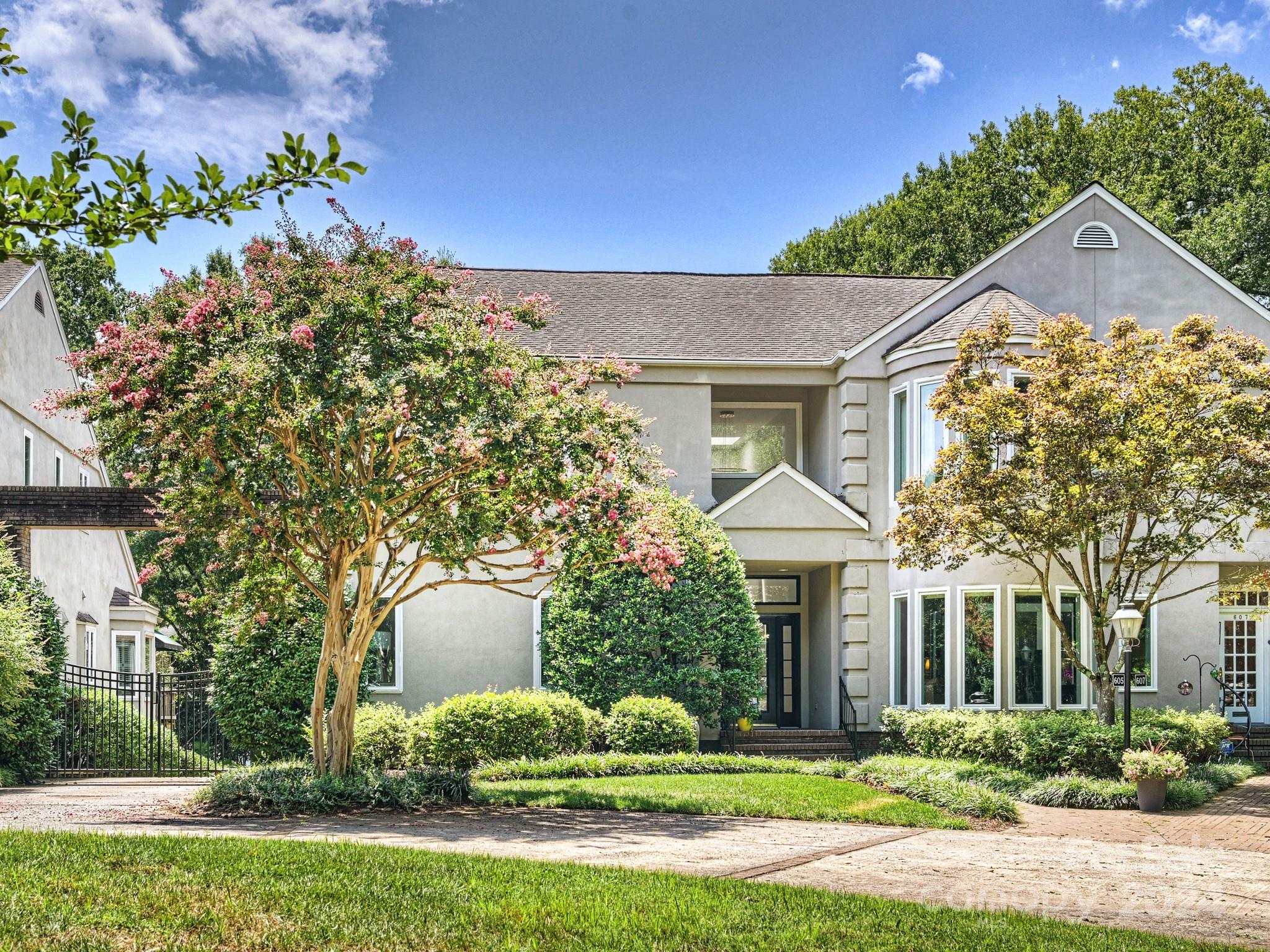 Hermitage Ct, Charlotte, NC 28207