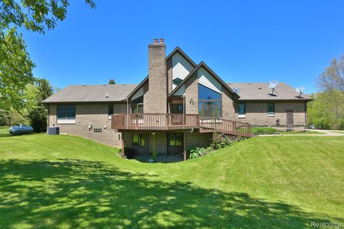 53201 Maranatha Ln, Wixom, MI, 48393-2197 | Card Image