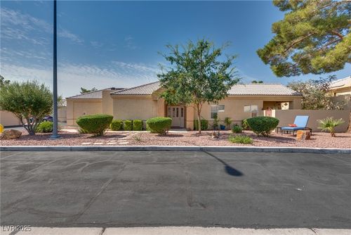 421 Wonderstone Dr, Las Vegas, NV, 89107-2832 | Card Image