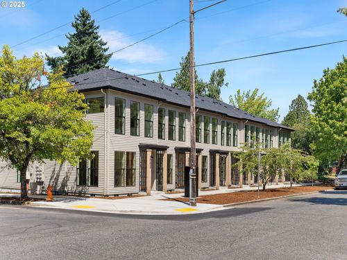 1-3003 Ne Ainsworth St, Portland, OR, 97211-6751 | Card Image