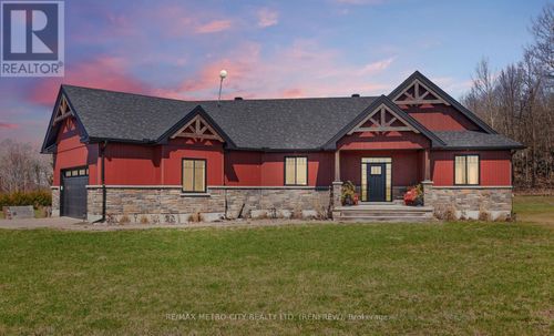 782 Bruce St, Renfrew, ON, K7V3Z8 | Card Image