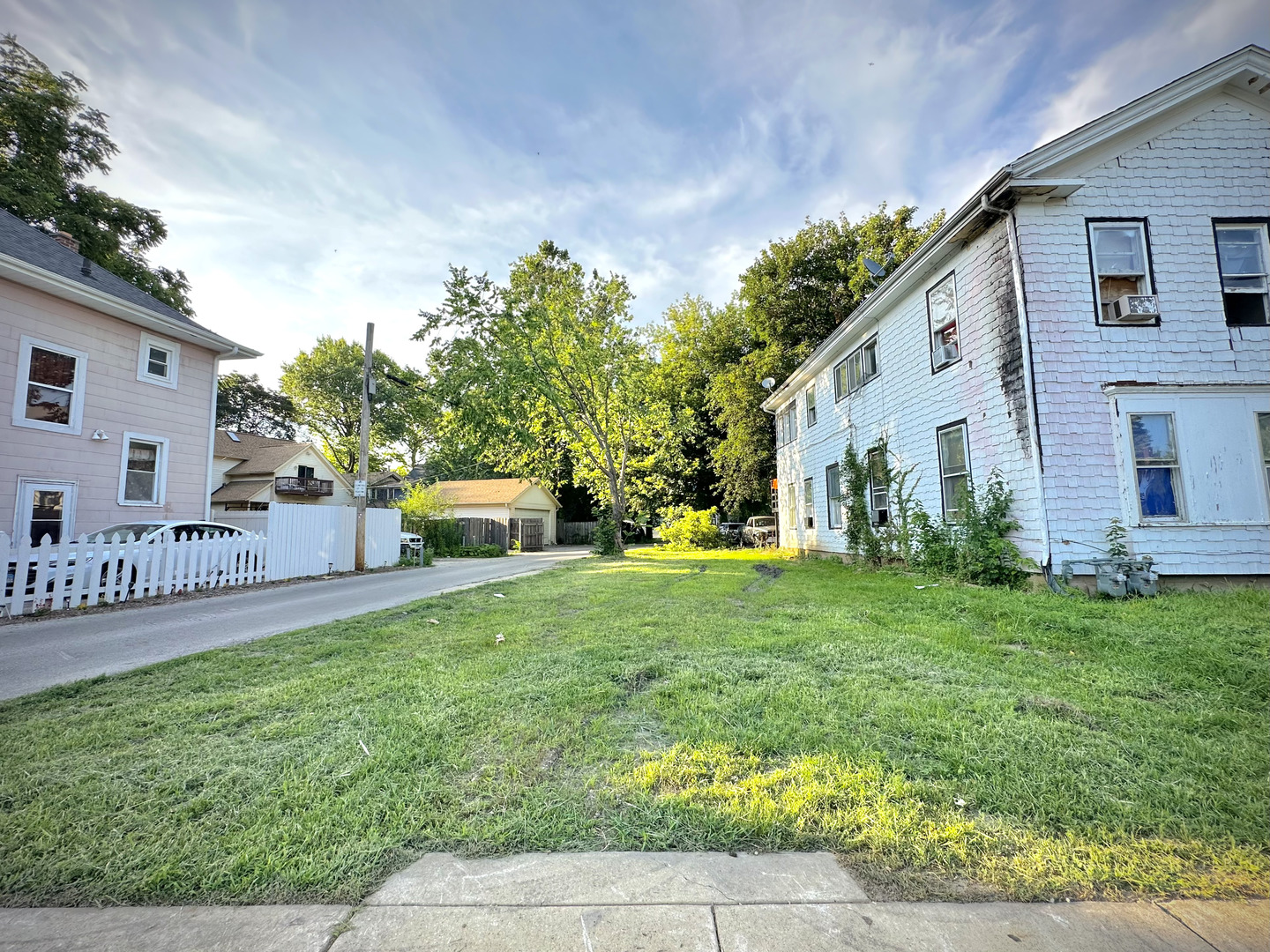 Land in Aurora