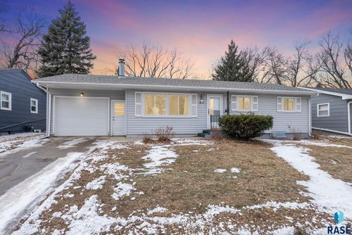 605 S Edward Dr, Sioux Falls, SD, 57103-2528 | Card Image