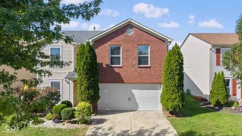 2038 Bridlewood Dr, Franklin, IN, 46131-7086 | Card Image