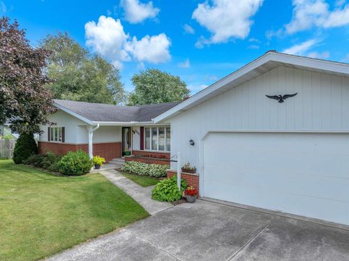 2213 Hickory Lane, New Holstein, WI, 53061 | Card Image