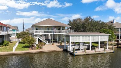 1151 Fountain View Drive, House other with 3 bedrooms, 2 bathrooms and null parking in Crystal Beach TX | Image 2