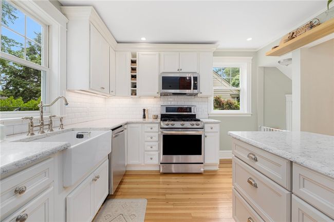204 8 Th St, House other with 3 bedrooms, 2 bathrooms and 3 parking in Providence RI | Image 17