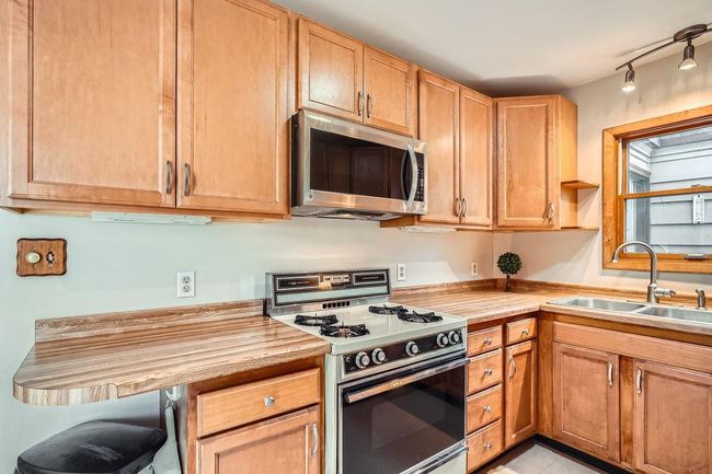 Loads of nice cabinet and counter space. | Image 10