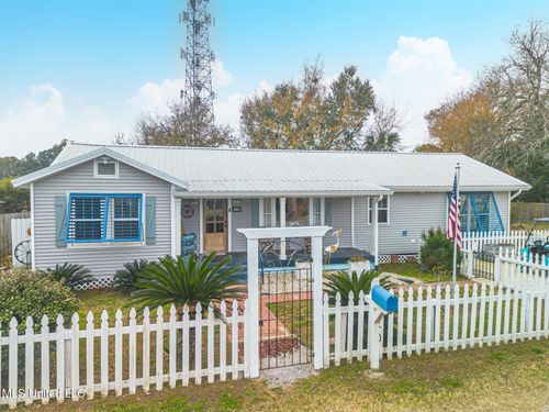 330 Easterbrook St, Bay Saint Louis, MS, 39520-4449 | Card Image
