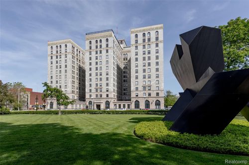 ste-206-15 E Kirby St, Detroit, MI, 48202-4029 | Card Image