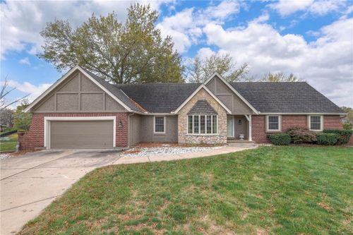 302 Nw Bramble Trail Circle, Lee's Summit, MO, 64064 | Card Image