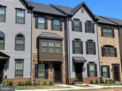 2736 Velocity Rd, Oak Hill, VA, 20171-2492 | Card Image