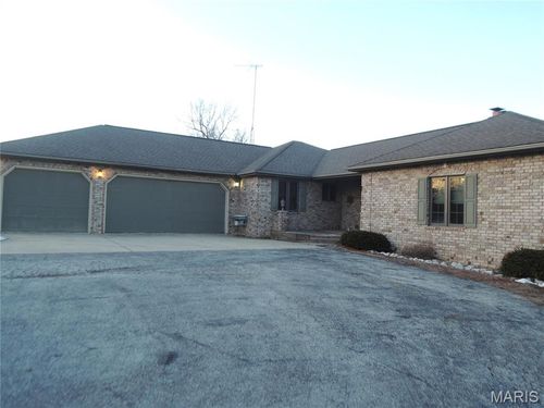 6 Willow Circle Dr, Greenville, IL, 62246-2767 | Card Image