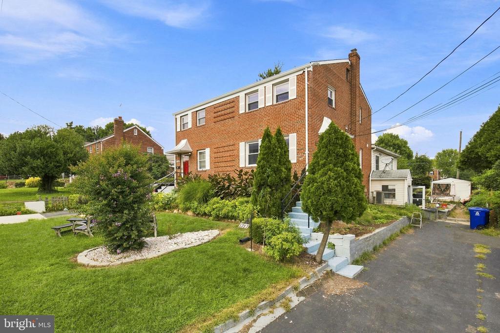 Residential in ARLINGTON 2