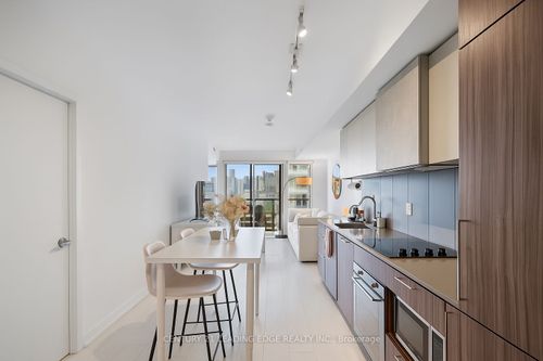 2020-19 Western Battery Rd, Toronto, ON, M6K0E3 | Card Image