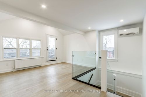 3-180 Queens Dr, York, ON, M9N2H7 | Card Image