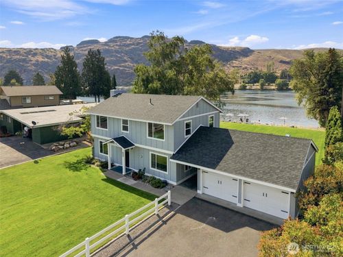 663 Riverside Dr, Pateros, WA, 98846-9638 | Card Image