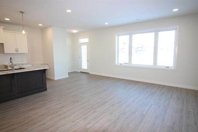 6103 Valleyview Dr, Home with 2 bedrooms, 2 bathrooms and 3 parking in Camrose AB | Image 5