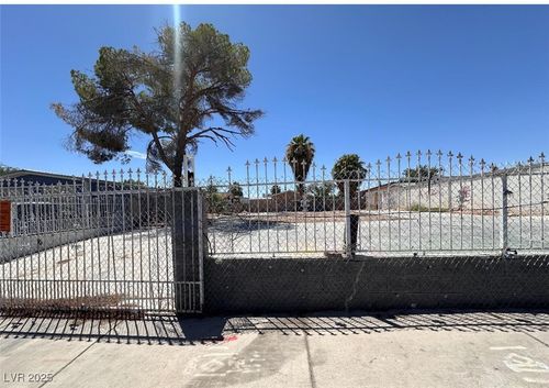 4731 Fuentes Way, Las Vegas, NV, 89121-2857 | Card Image