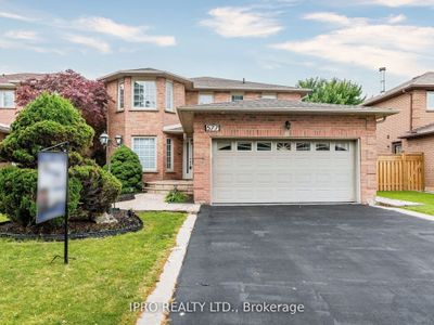 577 Yorkminster Cres, House other with 4 bedrooms, 4 bathrooms and 4 parking in Mississauga ON | Image 2