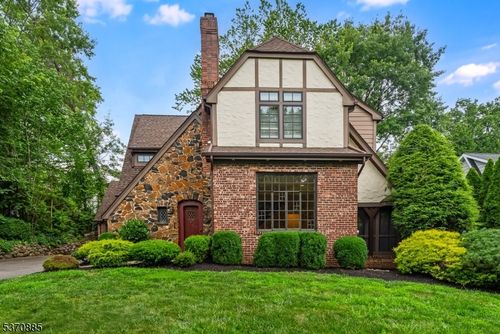 9 Midhurst Rd, Short Hills, NJ, 07078-3427 | Card Image