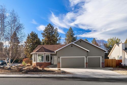 997 Se Shadowood Dr, Bend, OR, 97702-2488 | Card Image