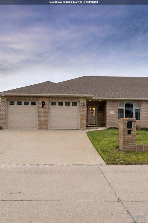 854 Springbrook Dr, Hinton, IA, 51024-8846 | Card Image