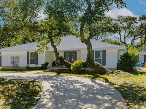 2011 Cochran Ln, Rockport, TX, 78382-3413 | Card Image