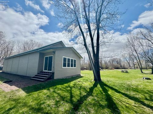 635 S Liz Ln, Port Clinton, OH, 43452-2520 | Card Image