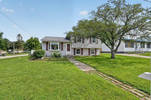 1303 Shultz St, Waterloo, IA, 50707-4033 | Card Image