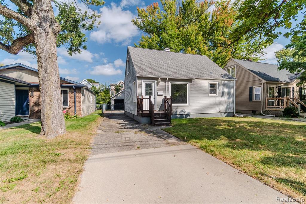 14 Mile Rd, Birmingham, MI 48009