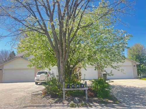 590 Kelvington Dr, Sun Prairie, WI, 53590-4522 | Card Image